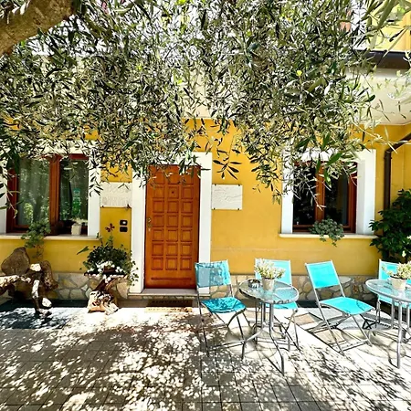 Mariposa Bed & Breakfast