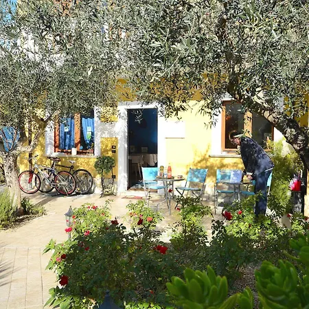 Mariposa Bed & Breakfast 4*