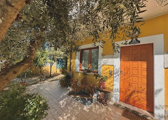 Mariposa Bed and Breakfast 4*