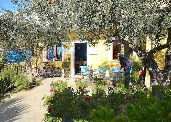 Mariposa Oda ve Kahvaltı 4*